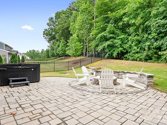 3rd image of 9233 Hollow Bend Dr