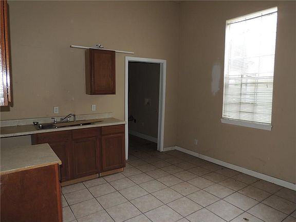 5th image of 2831 Saint Ann St #33