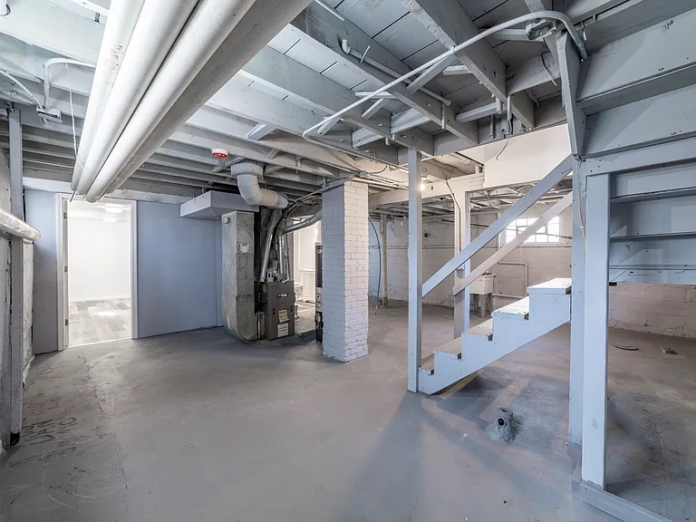 553 Highland St — Photo 36