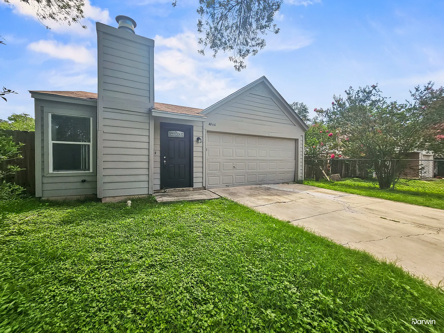 3 bed, 2.0 bath, 977 sqft, $1,285 — Photo 2
