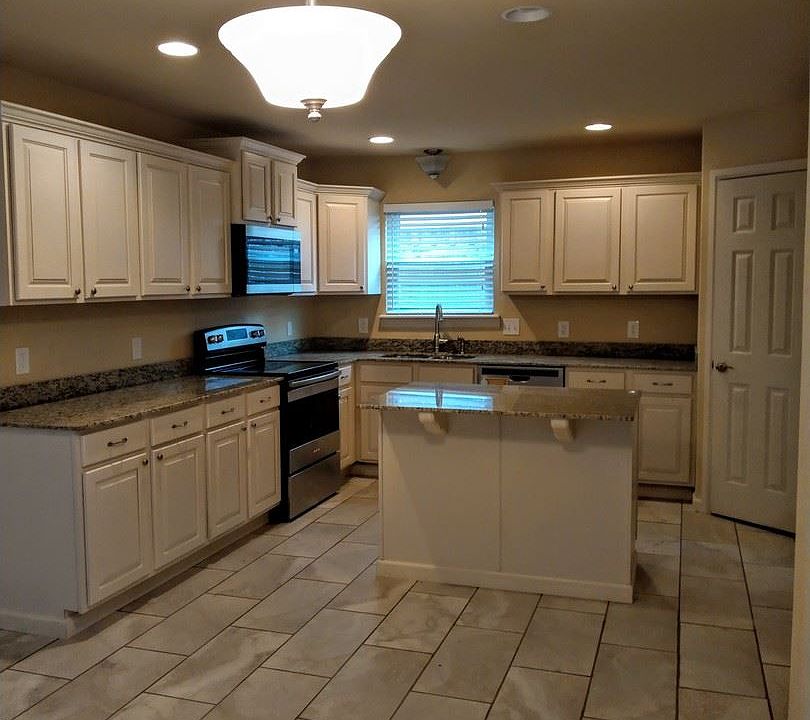 1st image of 124 SW 148th St