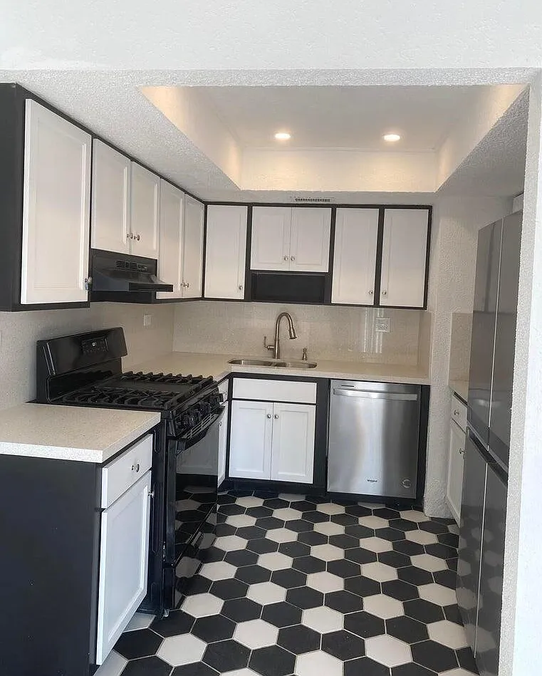 2 bed, 1.5 bath, 1000 sqft, $2,200 — Photo 3