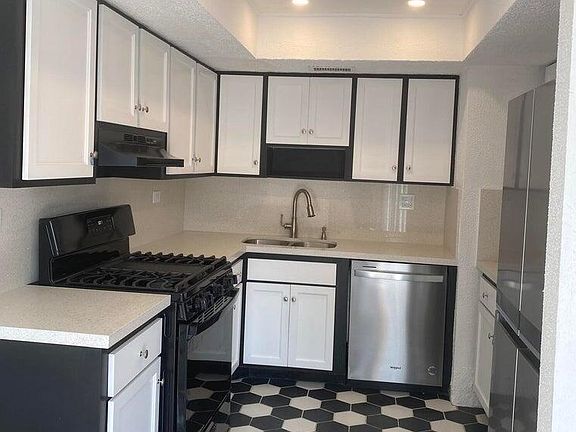 3rd image of 3031 E Missionwood Ln