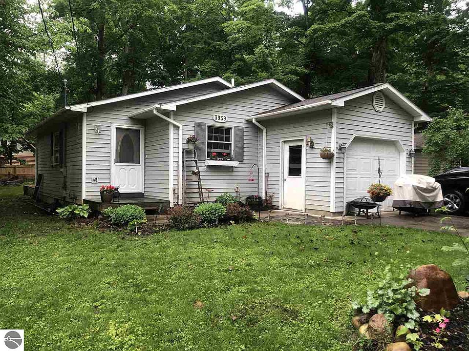 1st image of 3939 White Birch Dr