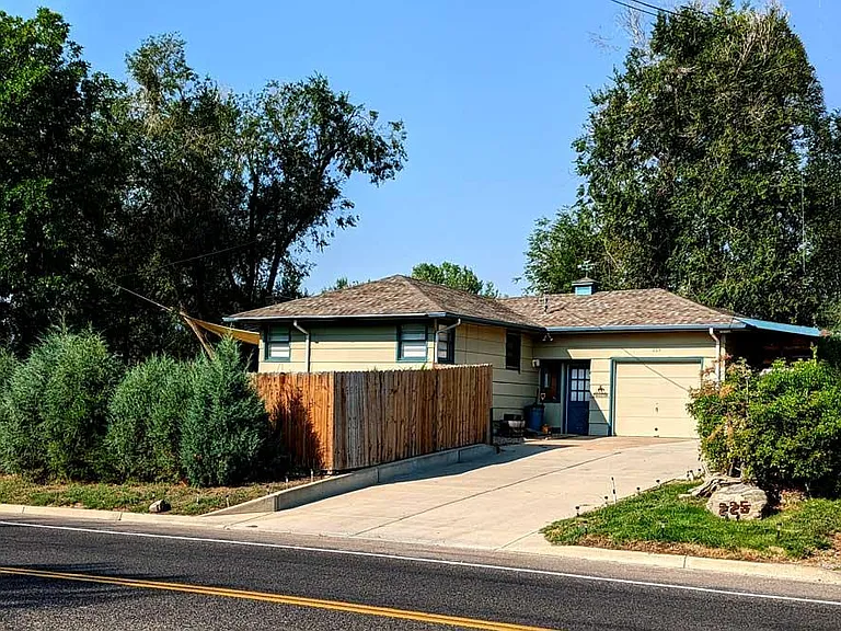225 N Overland Trl — Photo 1