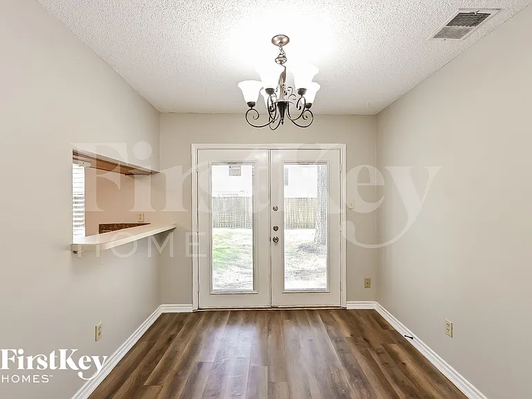 70 Timberspire Ln — Photo 5