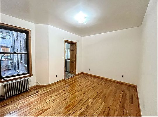 4th image of 530 E 13th St APT 4