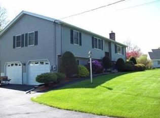8 Crest St, Wilbraham, MA 01095