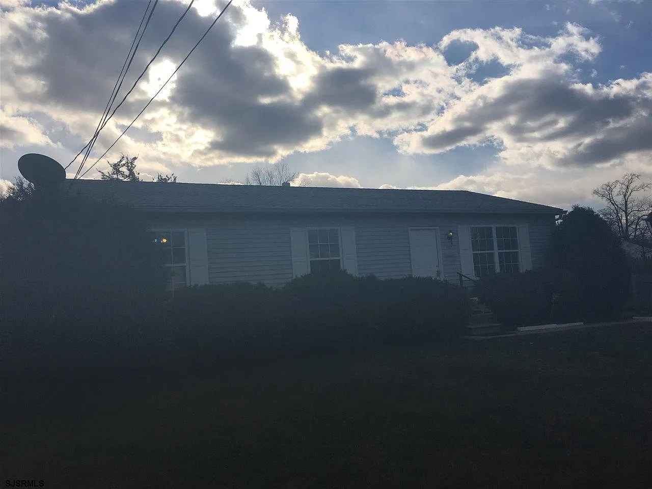 125 E Bayview Ave photo 1