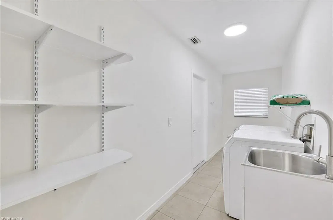 3717 SE 3rd Ave — Photo 4