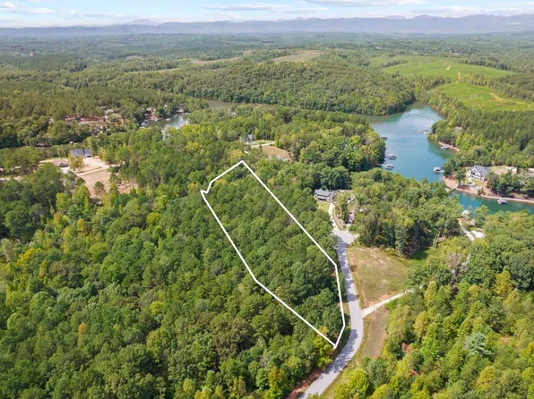 73 River Cove Dr, Seneca, SC 29672