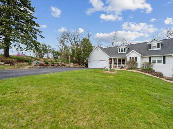 1621 Timberland Ct NW, Cedar Rapids, IA 52405