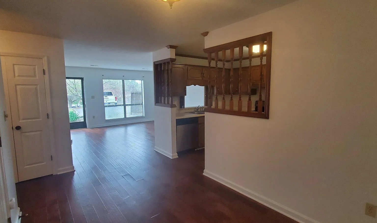 2 bed, 2.0 bath, 930 sqft, $1,600 — Photo 2