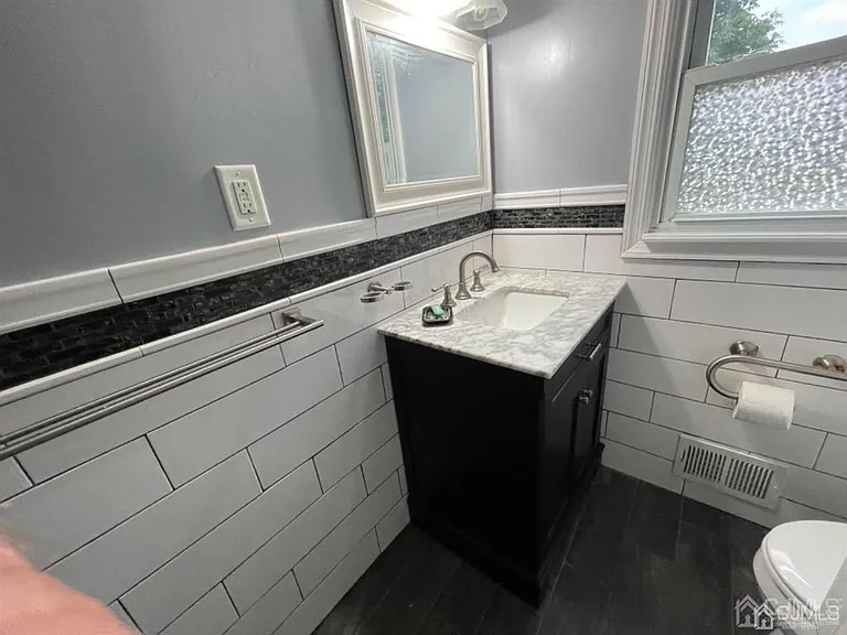 210 Runyon Ave — Photo 13