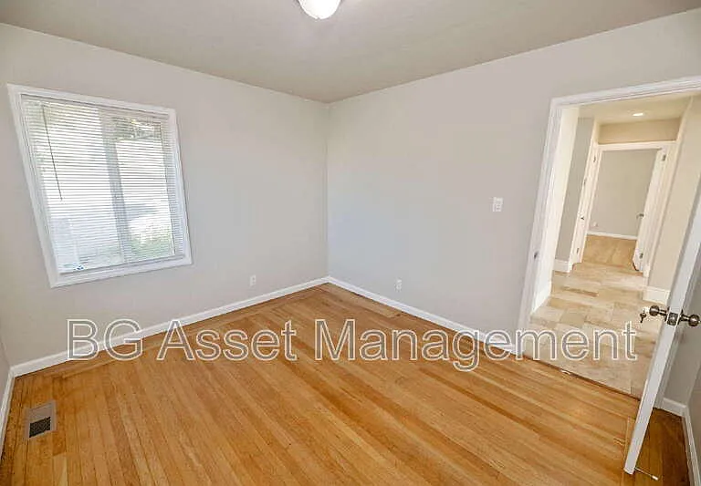 1723 Bayo Vista Ave — Photo 16