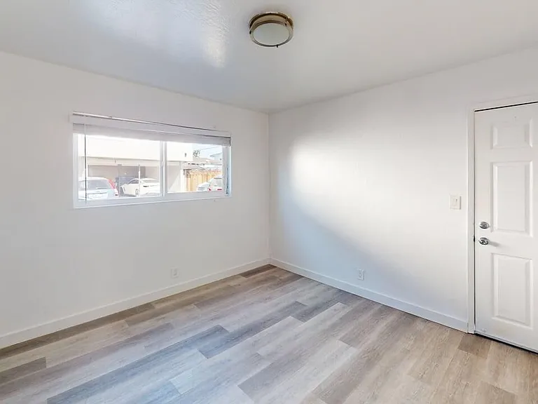 2129 Monroe St — Photo 10