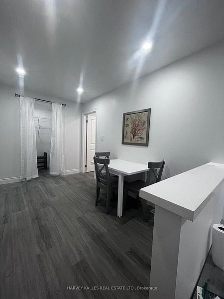 Markham House for rent - 2 Bedrooms — photo 7