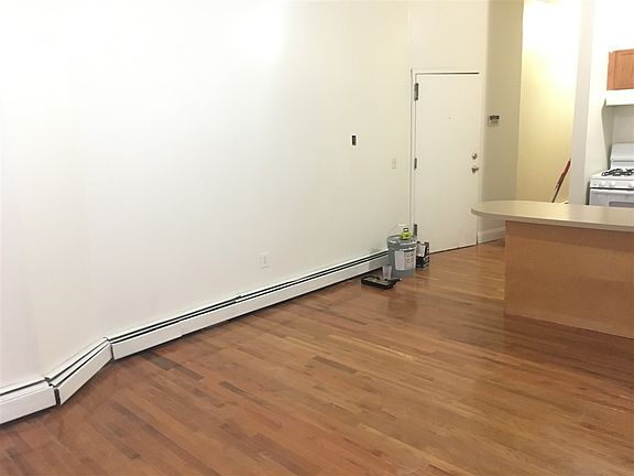 4th image of 403 Summit Ave APT 1B