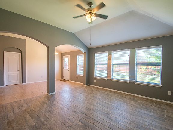 5th image of 2716 Triple Crown Ln