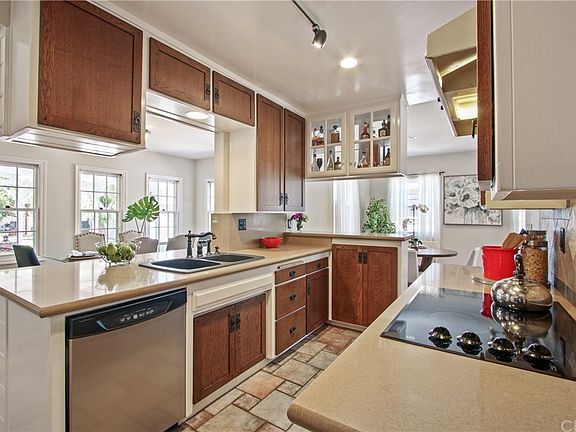 5th image of 4427 Whitewood Ave