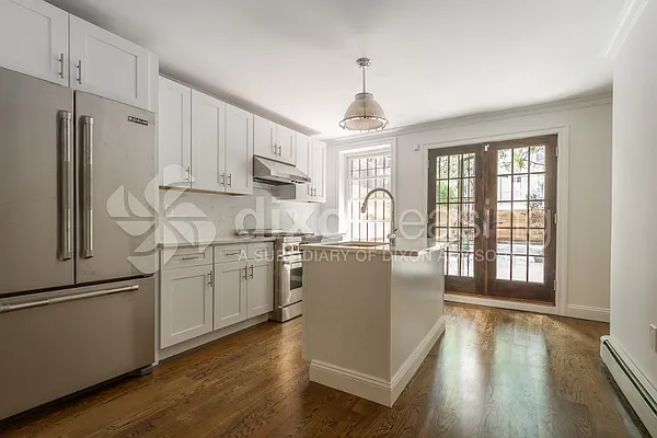 Rented by Dixon Advisory USA Inc. | media 5