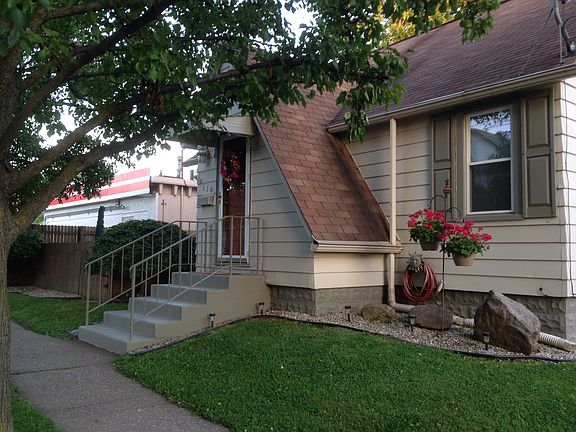 3rd image of 116 W Pine St