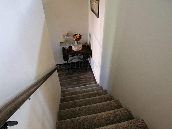4th image of 915 Eaglewood Ave W