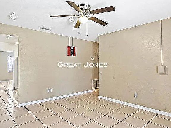 5th image of 904 NE 25th Ter