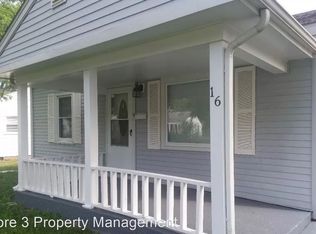 16 Hedge Dr, Springfield, IL 62702