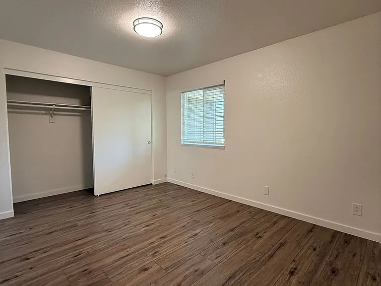 28465 Felix Valdez Ave — Photo 9
