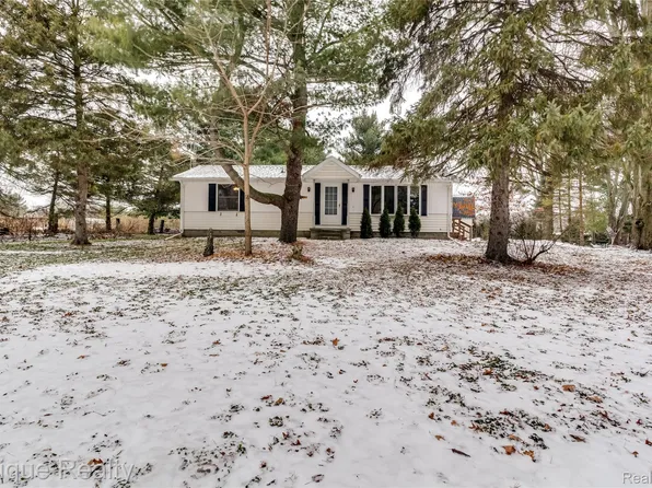 12810 Bryce Rd, Emmett, MI 48022