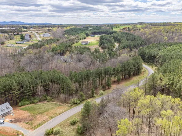 53 Lakewatch Dr, Moneta, VA 24121