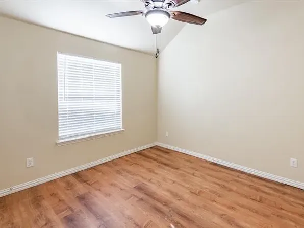 901 Witherby Ln, Lewisville, TX 75067