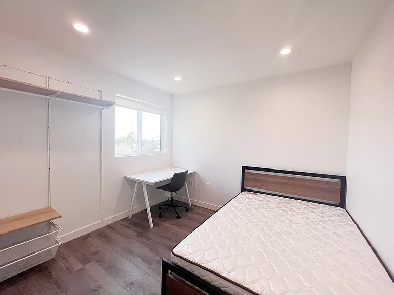 1439 W 37th Dr — Photo 60