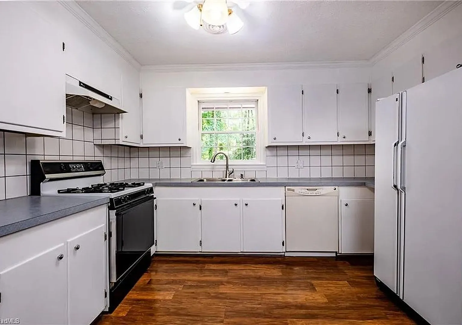 Room in 5 Bedroom Home at Kinnamon Rd — Photo 4