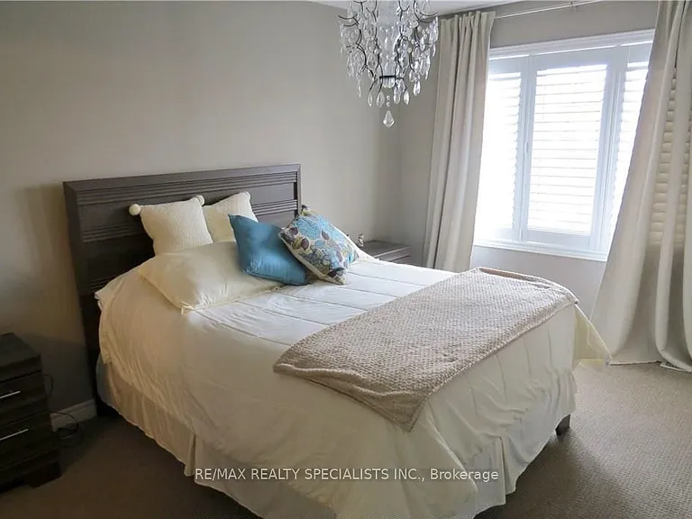101 Roselawn Cres — Photo 9