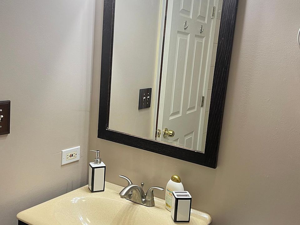 1st image of 539 N Kedzie Ave APT 1