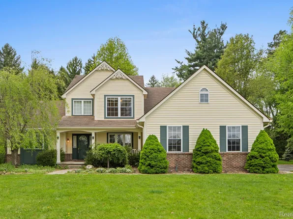 3079 Island Hills Dr, Dexter, MI 48130