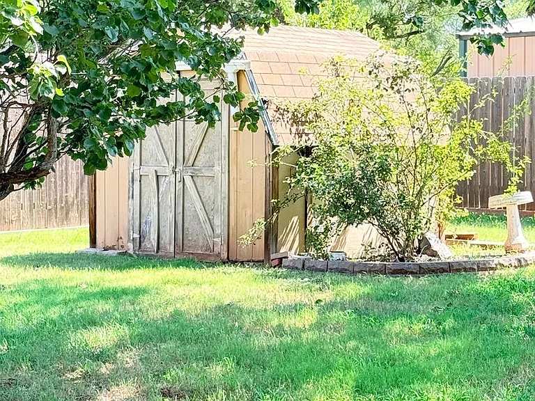 1039 Harris Ln — Photo 31