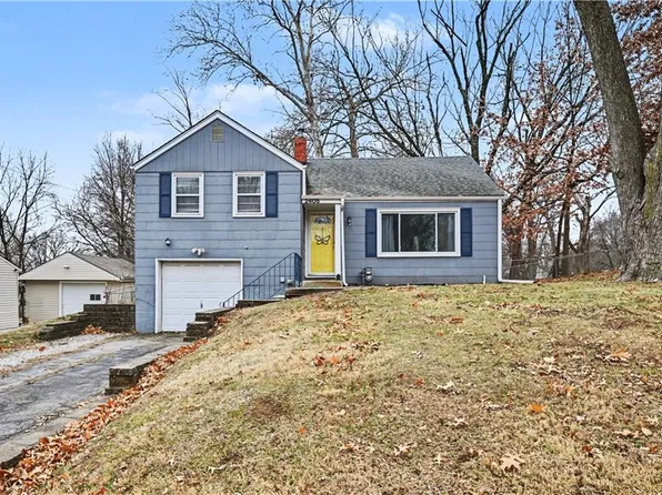 2405 NE 48th St, Kansas City, MO 64118