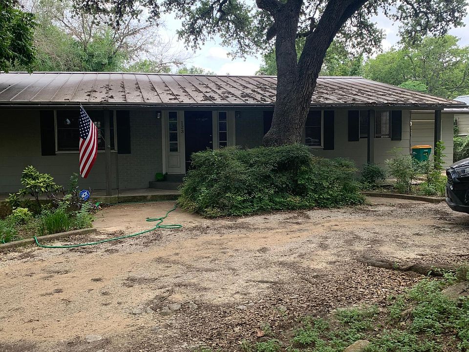 1st image of 123 Oak Park Dr