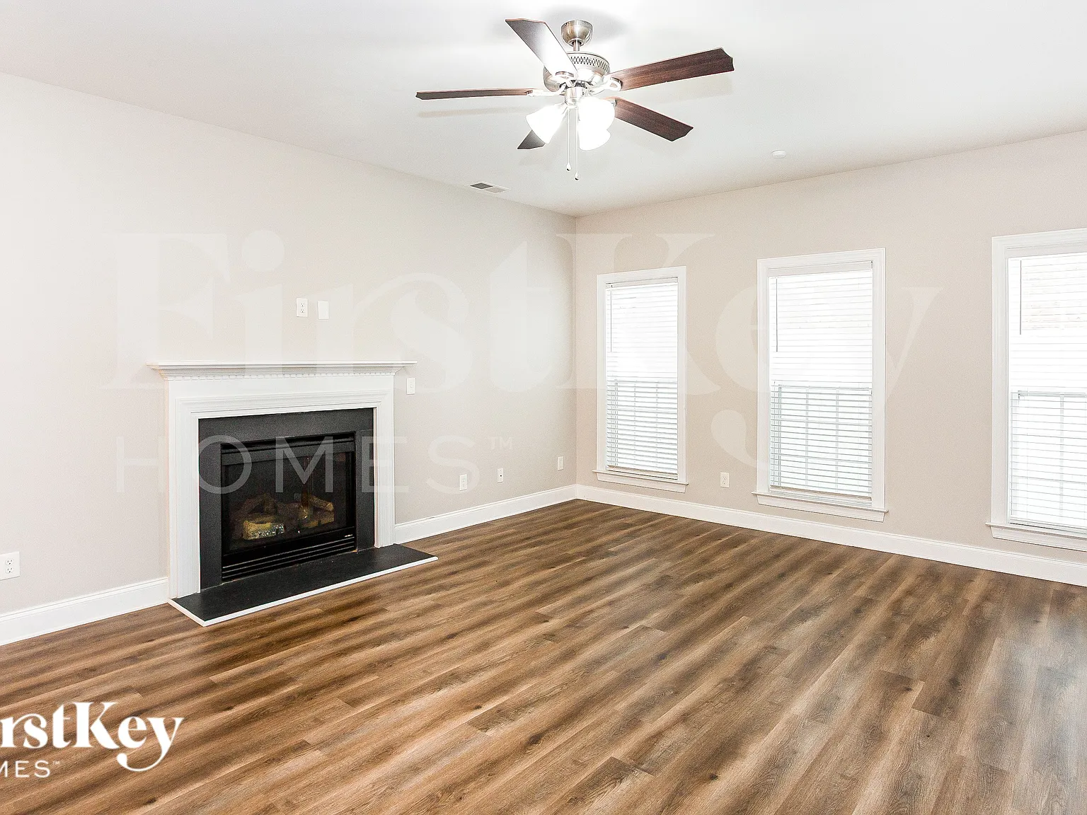 4 bed, 2.5 bath, 3216 sqft, $2,530 — Photo 4