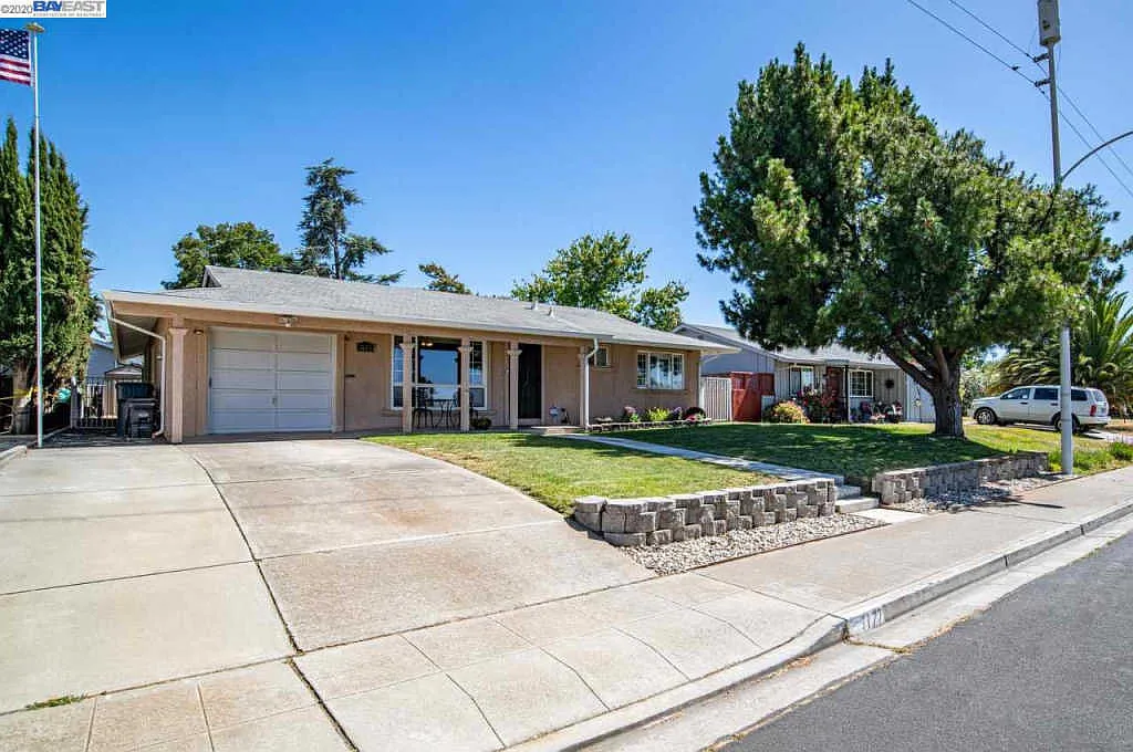 1177 Heather Ln photo 1