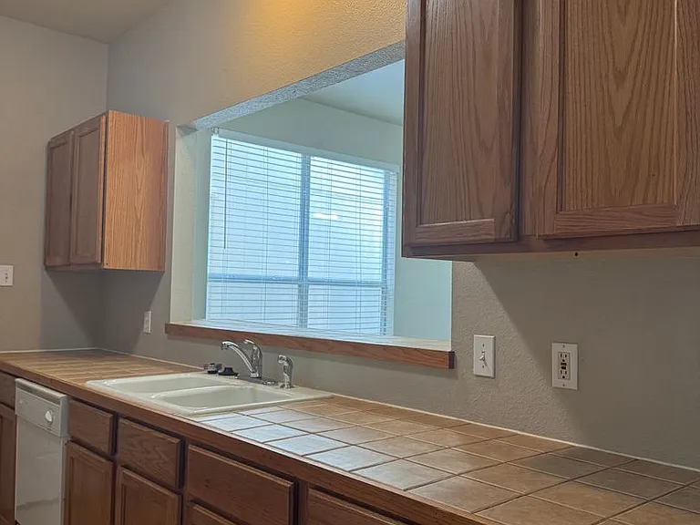 200 Sandstone Dr — Photo 5