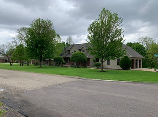 1 Spring Creek Dr, Spring Valley, IL 61362