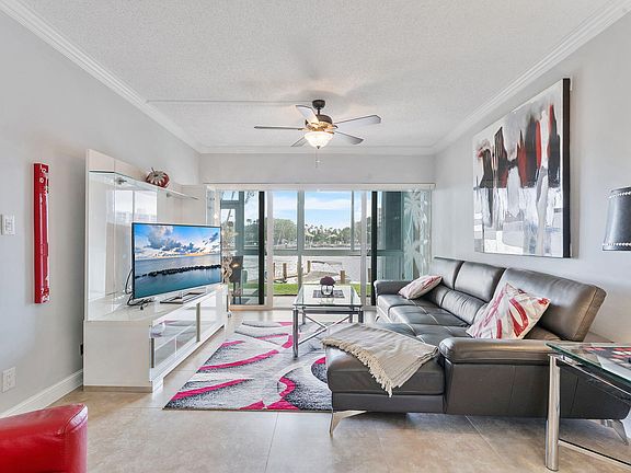 3rd image of 105 NE 19th Avenue #164