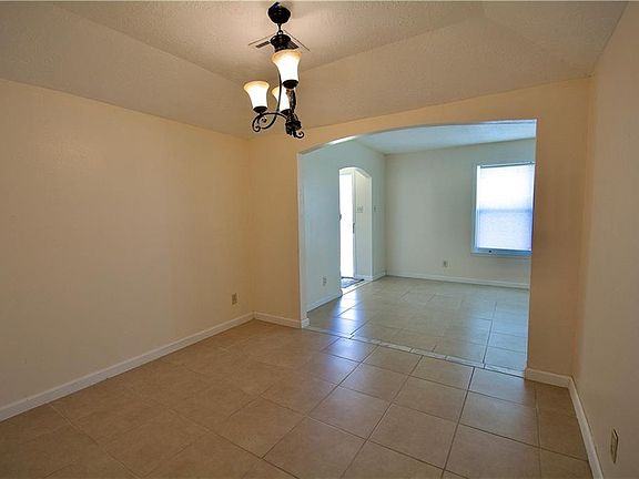 5th image of 160 Dexter Dr