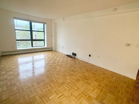 5th image of 566 Gates Ave #A5b