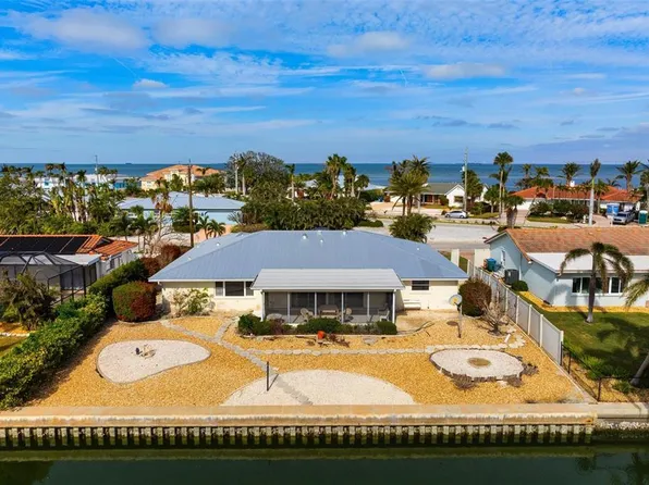 606 Gladstone Ln, Holmes Beach, FL 34217