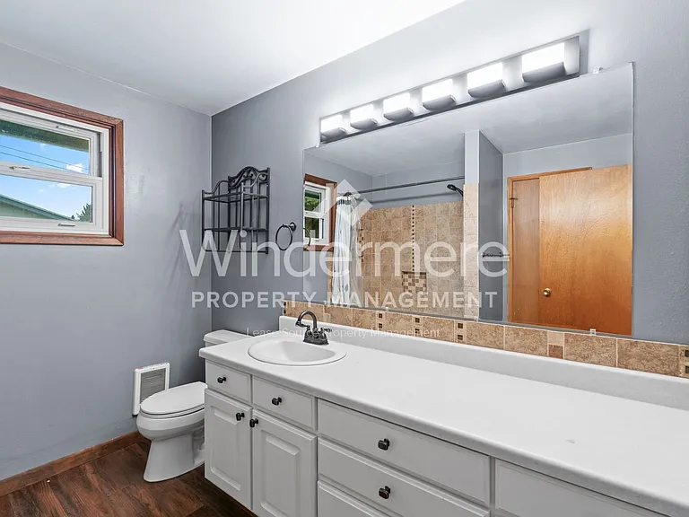 14920 E 14th Ave — Photo 4